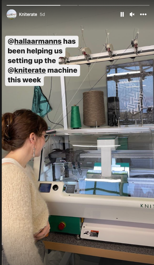 Kniterate: the Digital Knitting Machine