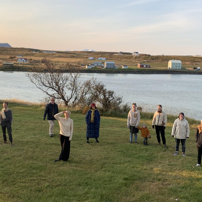 October 2020: Artists in residence and family. Reynir Katrínarson (second to the left), Mirjam Hemström, Kärt Ojavee, Lotta Grimborg, Sandra Lundberg, Sunna Hansdóttir. (Maia Grecco arrived later that week.) Picture: Textile Center.