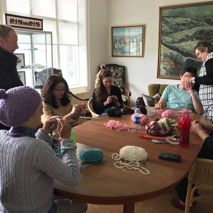 Students from Concordia University and their professor Kathleen Vaughan during a knitting lesson with Jóhanna Pálmadóttir at the Textile Center in 2018. Picture: Textile Center.