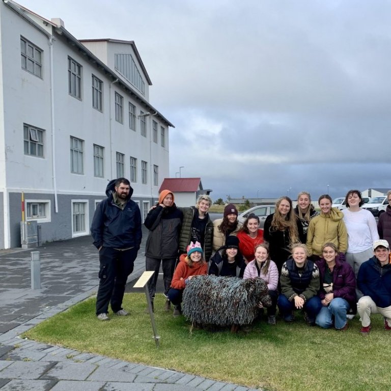 On Saturday, October 2, 2021, SIT - Study Abroad students from the School for International Training - came to visit from Ísafjörður to take a look at the new TextileLab. The program 