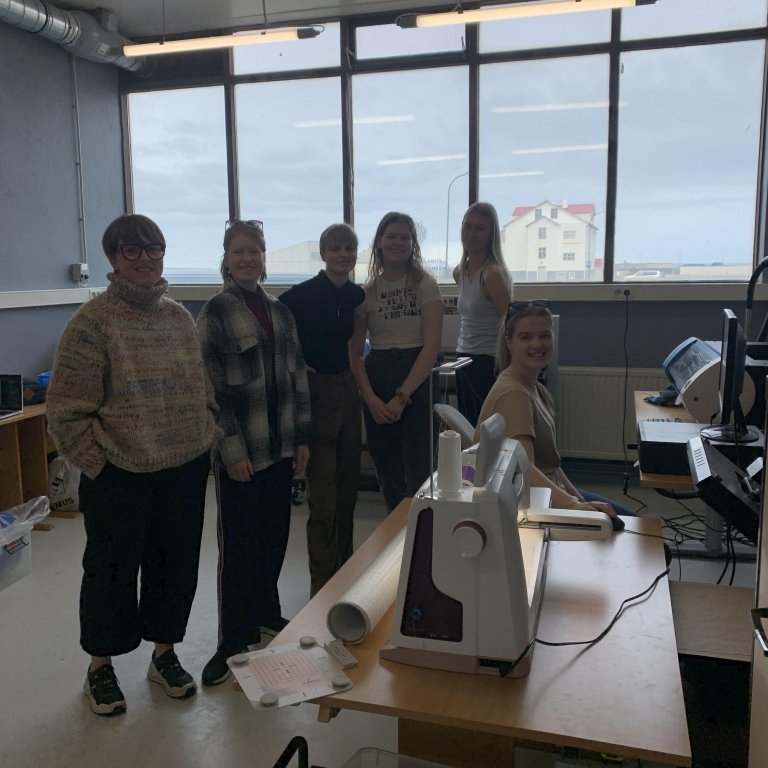 Students from Akureyri Comprehensive College and their teacher Berglind (left) on May 6, 2022.