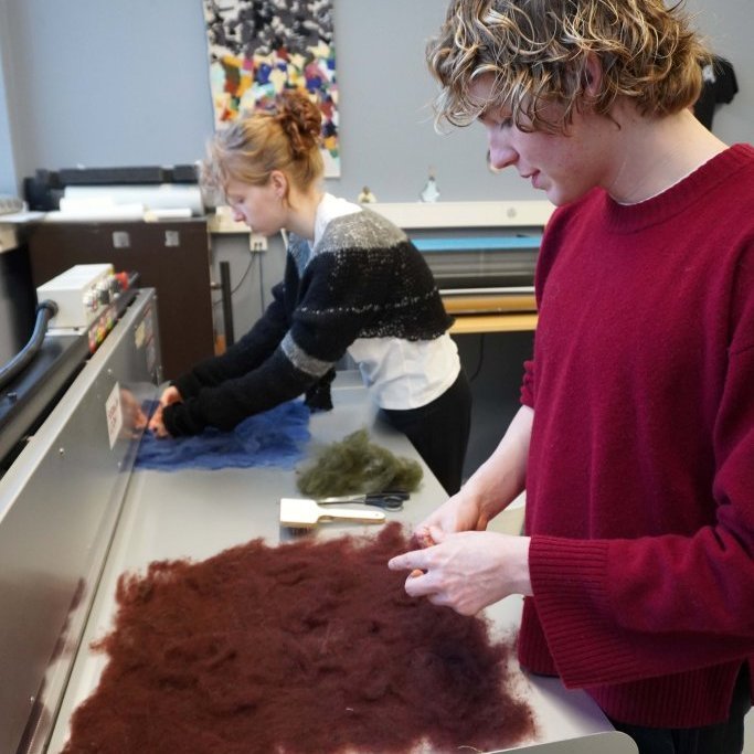 Students working on the felt loom. Image: Textile Center.