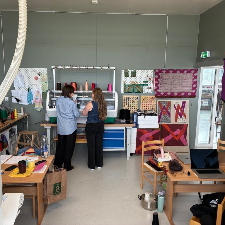 Work room in the TextileLab