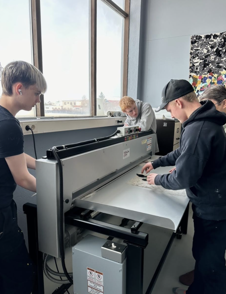 Frá heimsókn nemenda í Textílmiðstöðina.